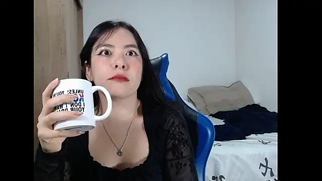 EloiseJun online show from 03-26-26, 11:43