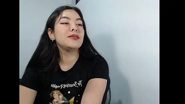 EloiseJun online show from 06-19-26, 03:44
