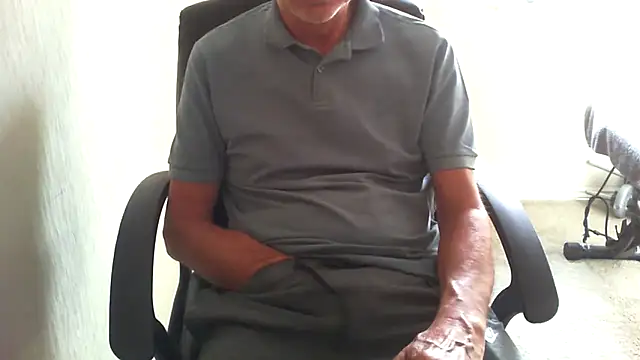 Snapshot of rogpb chatting on 06-18-26, 02:43 rogpb online show from 06-18-26, 02:43