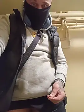 Snapshot of Barber33zk chatting on 02-14-26, 05:48 Barber33zk online show from 02-14-26, 05:48