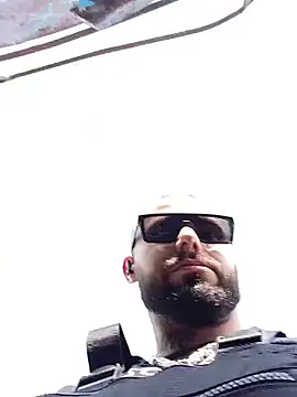 Snapshot of Barber33zk chatting on 06-22-26, 08:00 Barber33zk online show from 06-22-26, 08:00