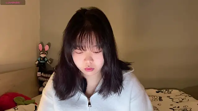 Kittenfishing online show from 10-30-25, 03:13