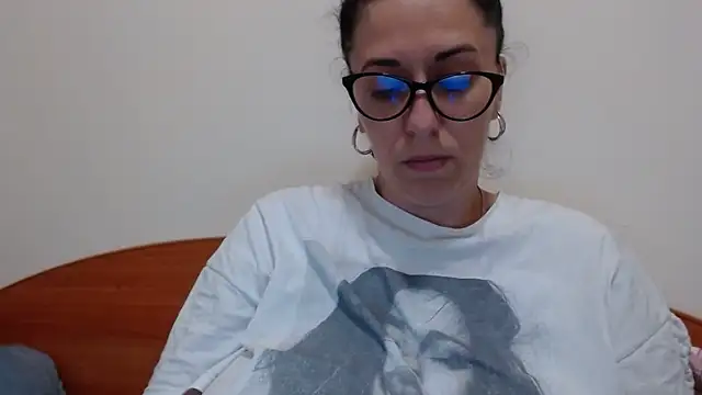 Snapshot of jollene chatting on 06-07-26, 01:37 jollene online show from 06-07-26, 01:37