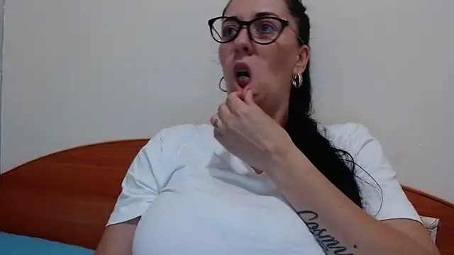 Snapshot of jollene chatting on 06-15-26, 12:07 jollene online show from 06-15-26, 12:07