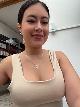 CrisMarulanda online show from 05-22-26, 04:12