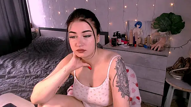 Katie Kiss online show from 06-03-26, 07:44