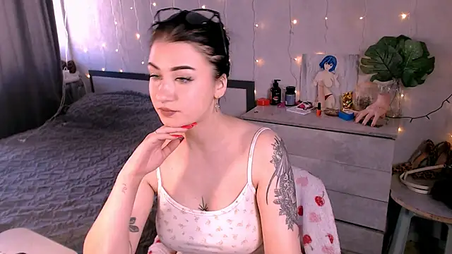 Katie Kiss online show from 06-03-26, 02:33
