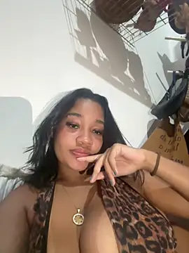 Snapshot of hillarymoreninha chatting on 09-25-25, 07:45 hillarymoreninha online show from 09-25-25, 07:45