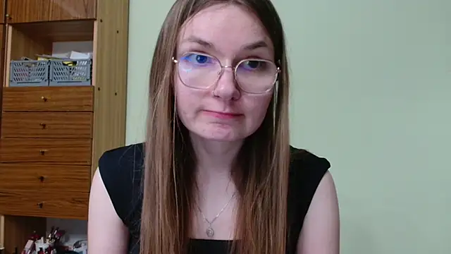 LooveELLYx online show from 04-19-26, 10:01