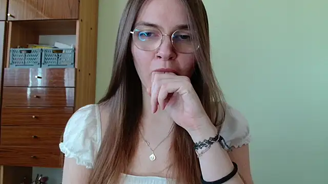 LooveELLYx online show from 04-23-26, 06:36