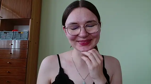 LooveELLYx online show from 05-08-26, 06:30