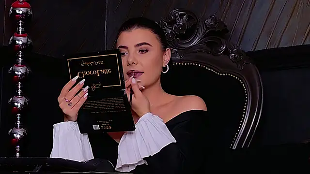 Snapshot of MistressEly chatting on 07-06-26, 08:00 MistressEly online show from 07-06-26, 08:00