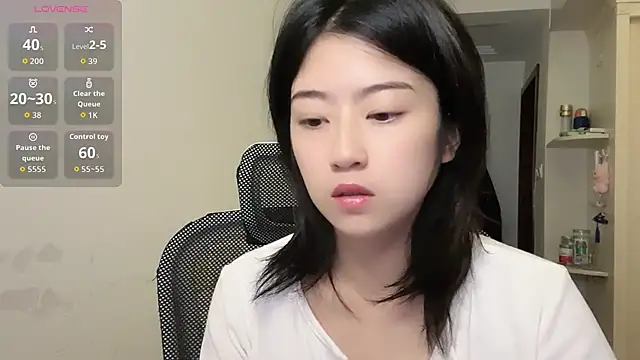 Snapshot of Olivia-l chatting on 11-17-25, 12:00 Olivia-l online show from 11-17-25, 12:00