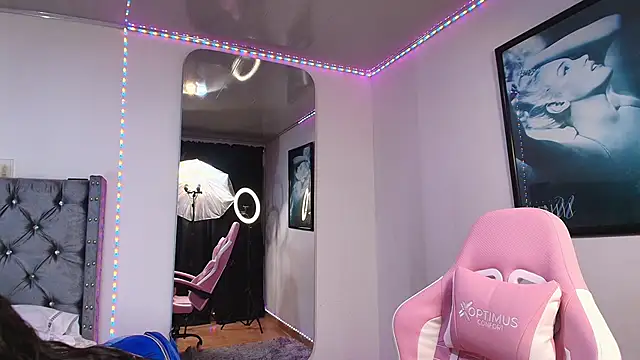 GraceWallace  online show from 11-13-25, 01:59