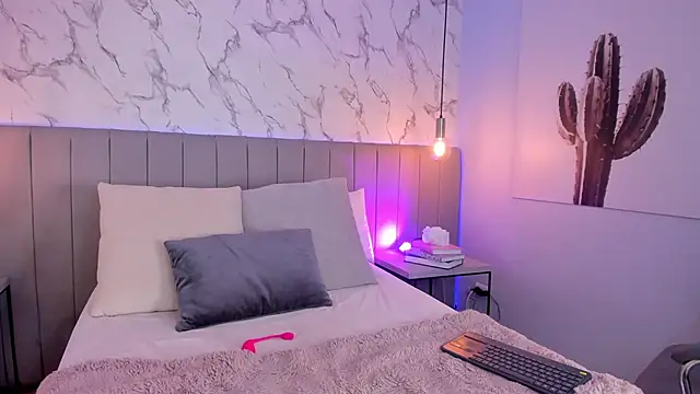 Karlla Brown online show from 10-30-25, 01:45