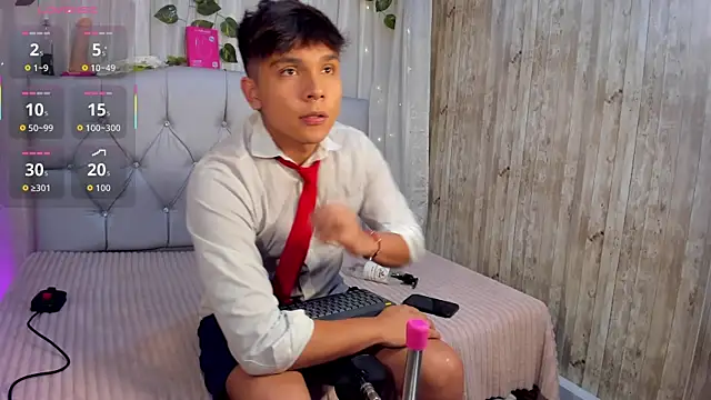Snapshot of Thiago_Kozak chatting on 06-12-26, 08:08 Thiago Kozak online show from 06-12-26, 08:08