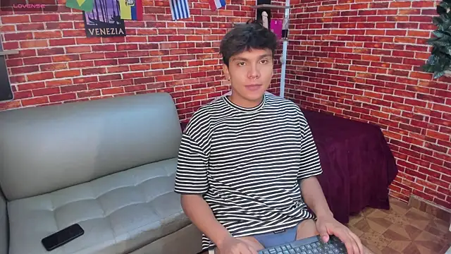 Snapshot of Thiago_Kozak chatting on 06-29-26, 01:22 Thiago Kozak online show from 06-29-26, 01:22
