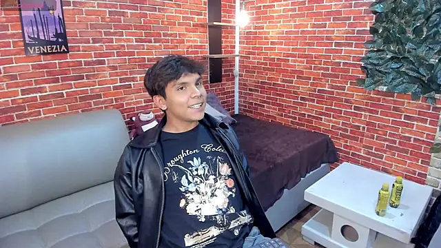 Snapshot of Thiago_Kozak chatting on 07-15-26, 02:17 Thiago Kozak online show from 07-15-26, 02:17