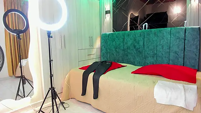 Cherry Castillo online show from 10-23-25, 12:04