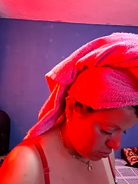 Hanna Kieran online show from 11-19-25, 03:23