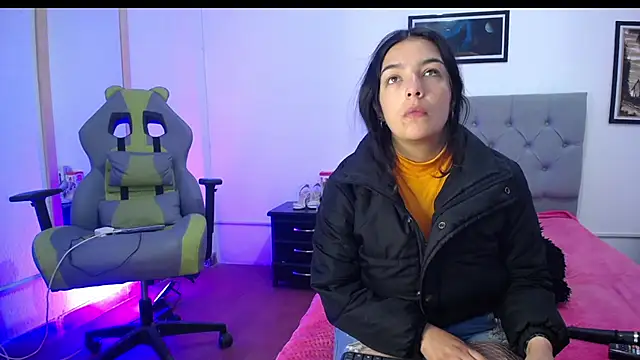 Esmeraldaa- online show from 09-25-25, 05:33