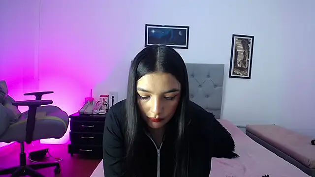 Esmeraldaa- online show from 10-19-25, 04:46