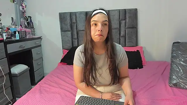 Esmeraldaa- online show from 05-19-26, 05:36