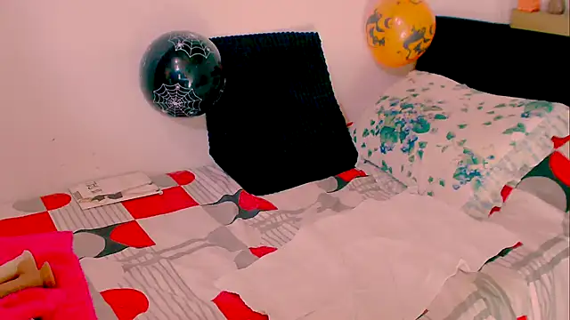 Kendraline1 online show from 10-30-25, 09:15