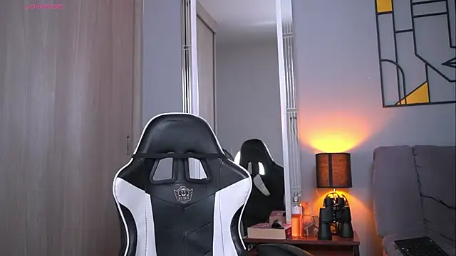 tyler muscle1 online show from 04-21-26, 02:51