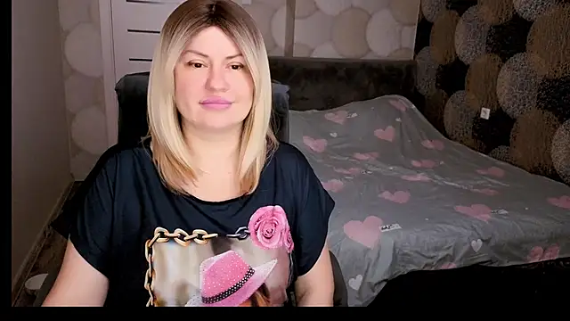 Snapshot of CrystallKiss chatting on 10-03-25, 02:30 CrystallKiss online show from 10-03-25, 02:30