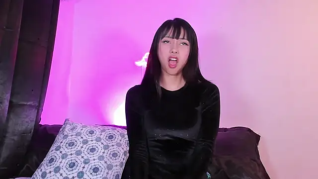 Snapshot of Londonttipton chatting on 10-09-25, 11:14 Londonttipton online show from 10-09-25, 11:14