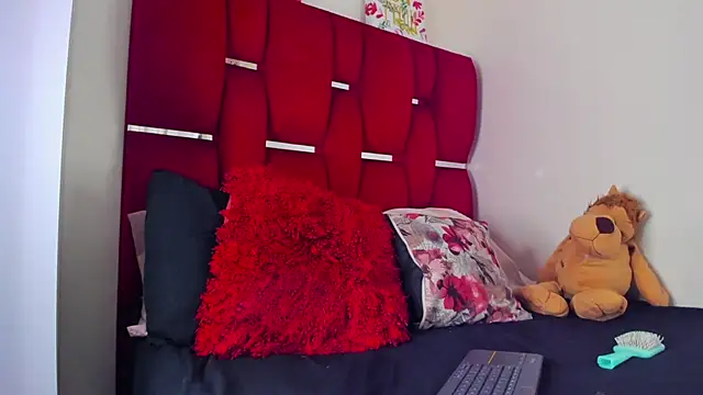 Camila hot ts online show from 10-16-25, 04:52