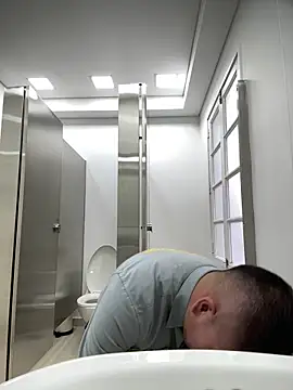 Manu0586 online show from 04-17-26, 12:08