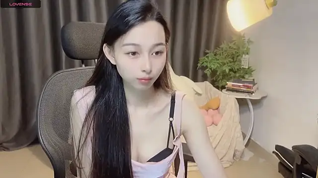 Snapshot of Yin-LL chatting on 10-10-25, 03:33 Yin-LL online show from 10-10-25, 03:33