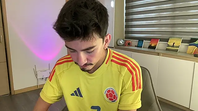 sweettaaron01 online show from 11-25-25, 06:08