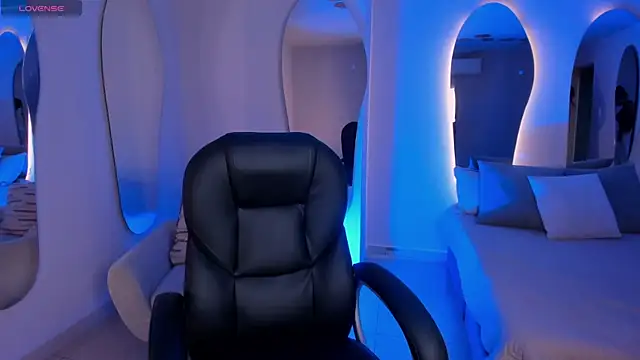 SarahYates online show from 06-20-26, 04:04
