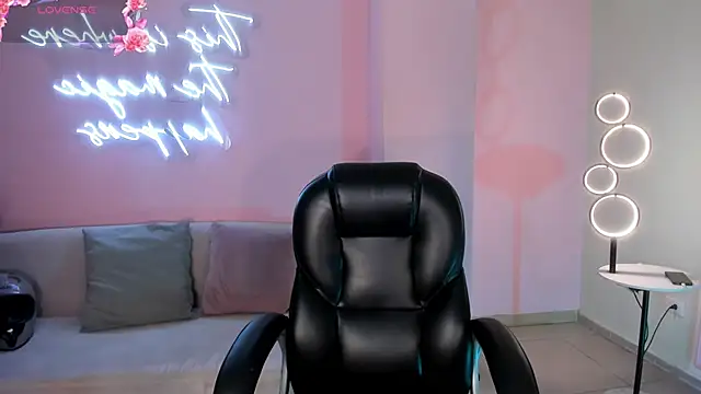 IsabellaMoreau online show from 06-12-26, 07:24