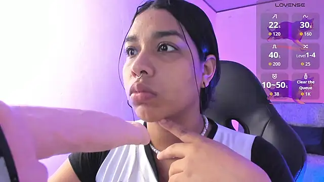 Snapshot of giselle_upp chatting on 09-20-25, 12:44 giselle upp online show from 09-20-25, 12:44