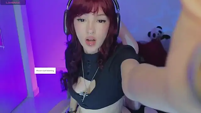 Snapshot of Moonlightt_21 chatting on 11-16-25, 05:51 Moonlightt 21 online show from 11-16-25, 05:51