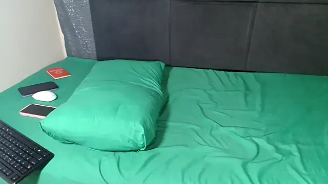 HugeTitisxx online show from 04-21-26, 04:01