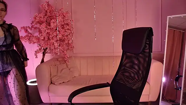 TessaMill online show from 03-10-26, 09:14