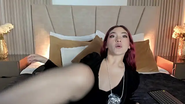 Victoria Beaumont online show from 10-31-25, 11:44