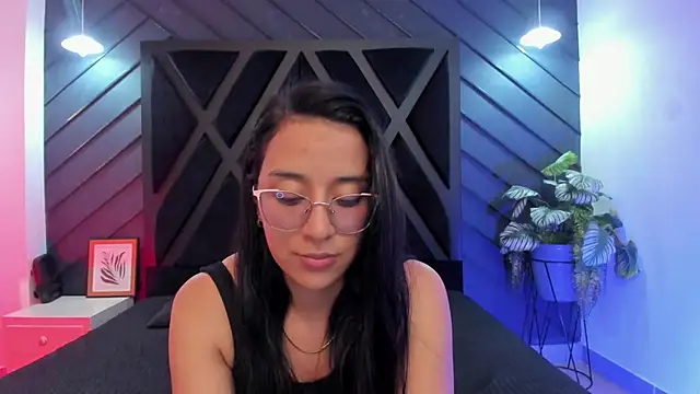 zoe martins  online show from 12-05-25, 05:20