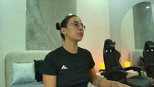 zoe martins  online show from 05-19-26, 05:41
