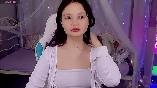 EmilyChaves online show from 05-12-26, 07:38