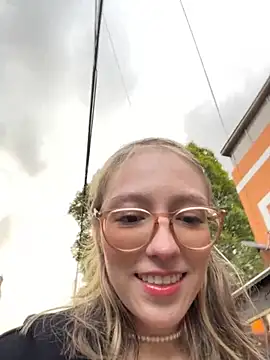 ReenKitty online show from 10-25-25, 10:04