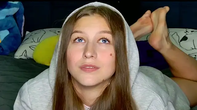 MissEmilyMiller online show from 11-21-25, 05:22