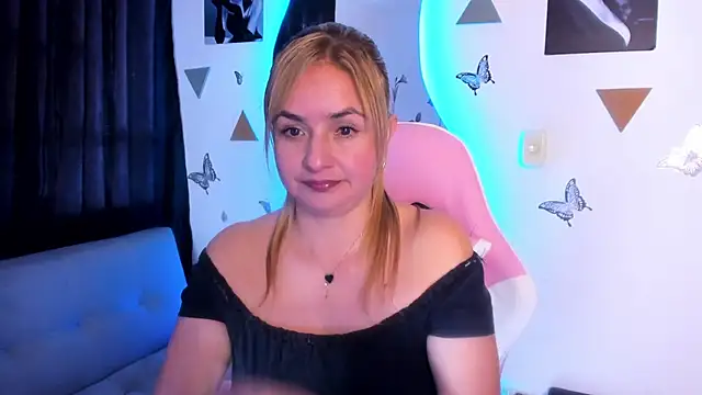 luciamature  online show from 12-01-25, 08:47