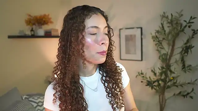 isabella-garcia- online show from 06-18-26, 02:45