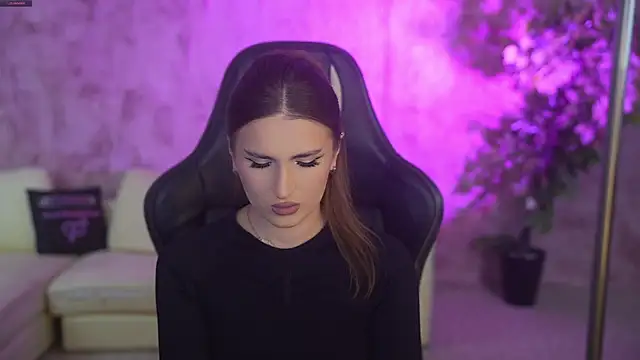 Goldie Flame online show from 12-14-25, 07:18